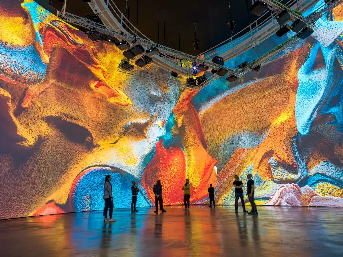 Ausstellung Lebendige Architektur von Gehry mit Refik Anadol im Guggenheim Bilbao