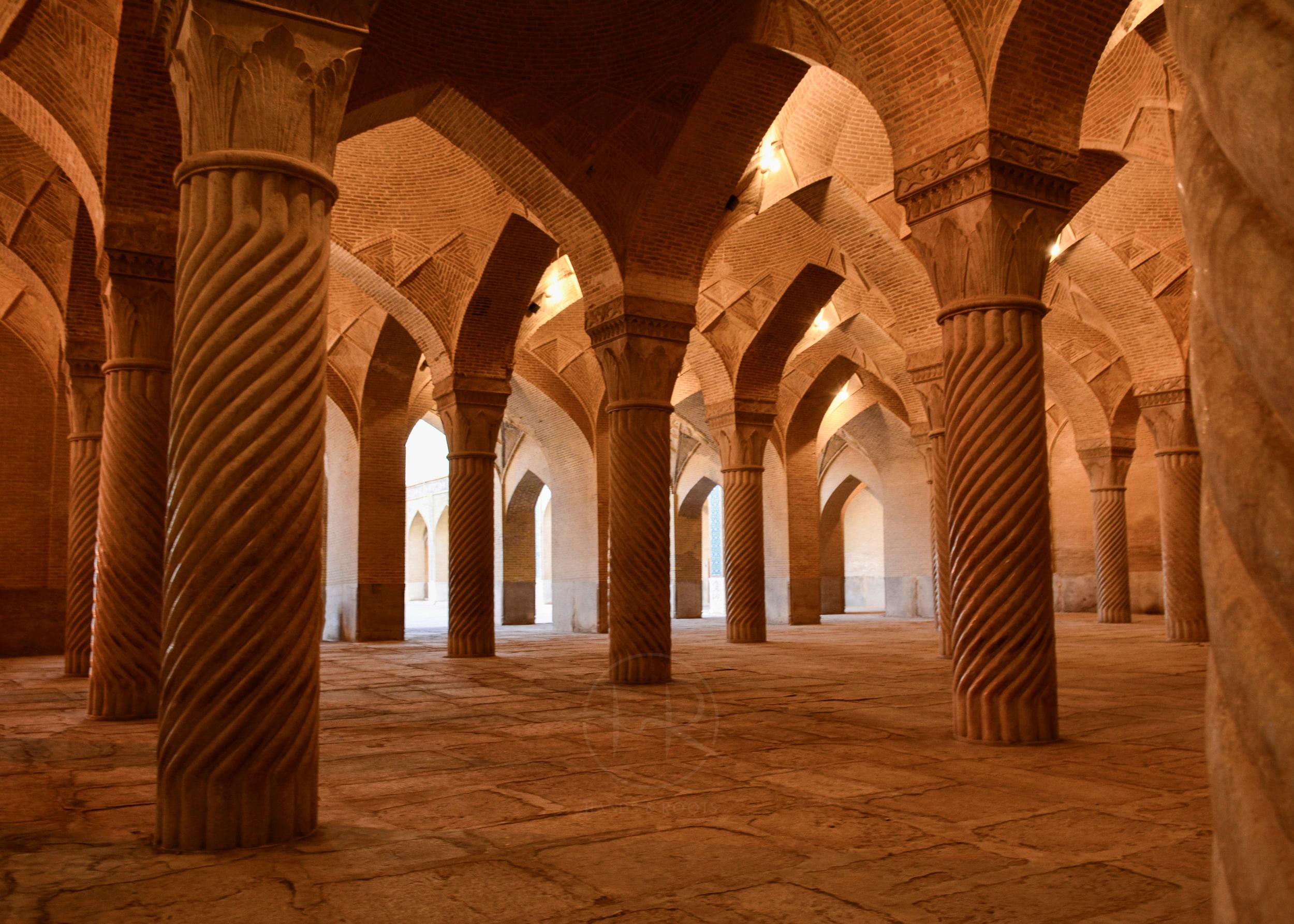 prayer hall of Vakil Mosque