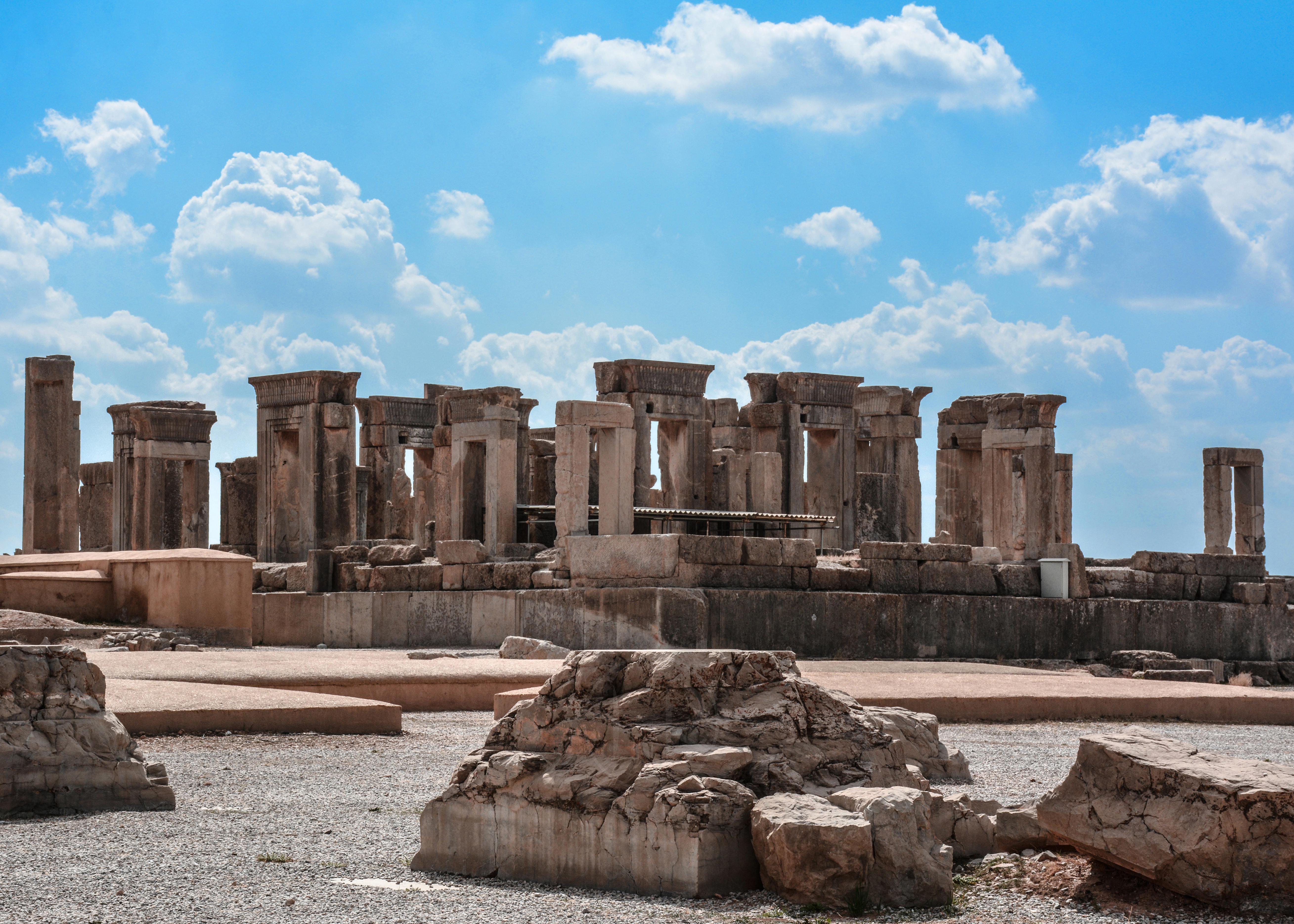 the Hall of a Hundred Columns